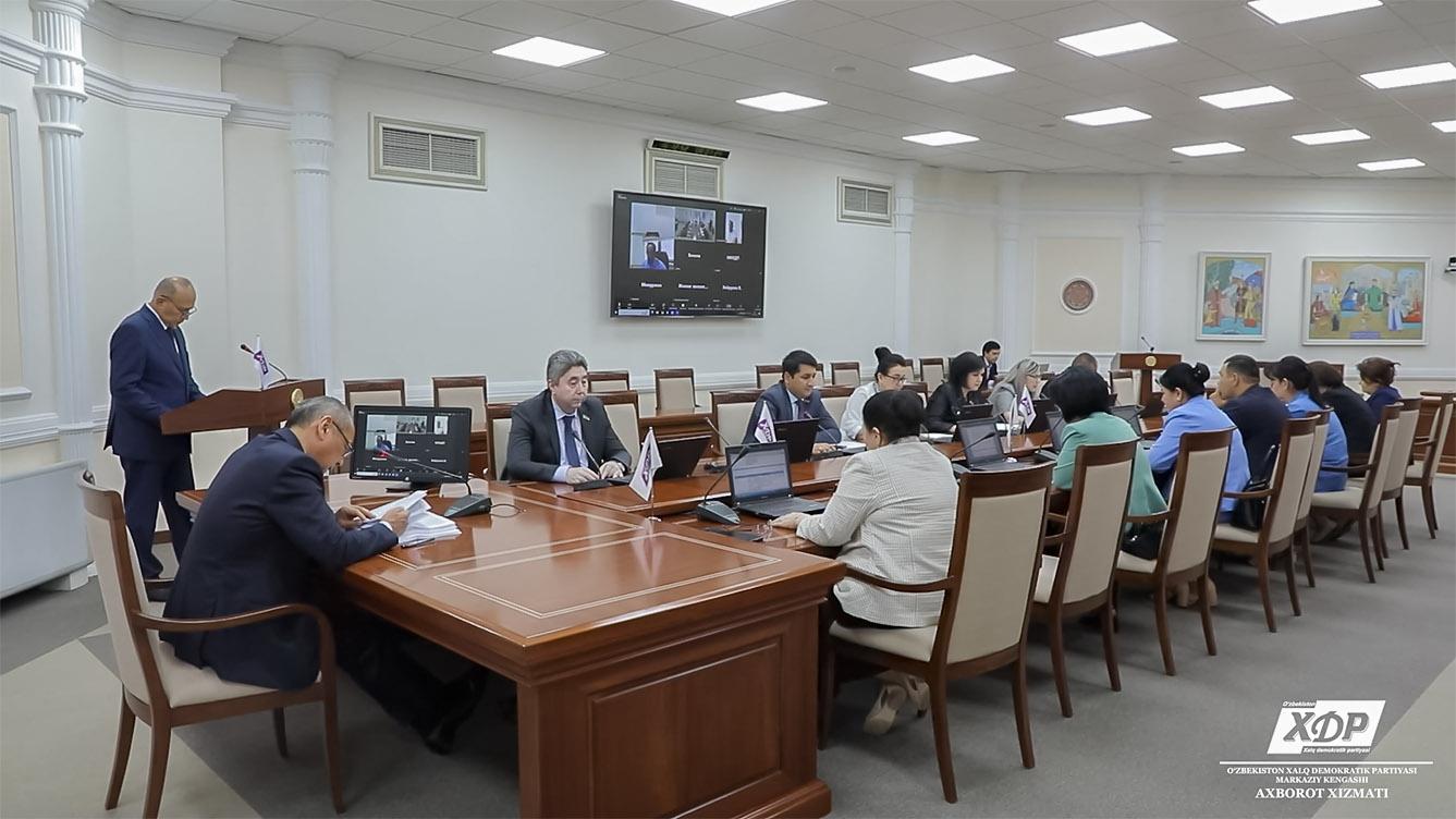 Депутатлар партия электорати манфаатларидан келиб чиқиб масъулларга савол ва таклифларини билдирди (видео)