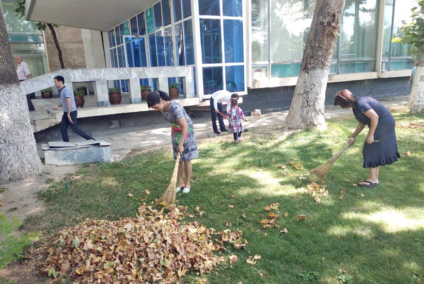 Ўзбекистон ХДП фаоллари умумхалқ хайрия ҳашарида муносиб қатнашмоқда 