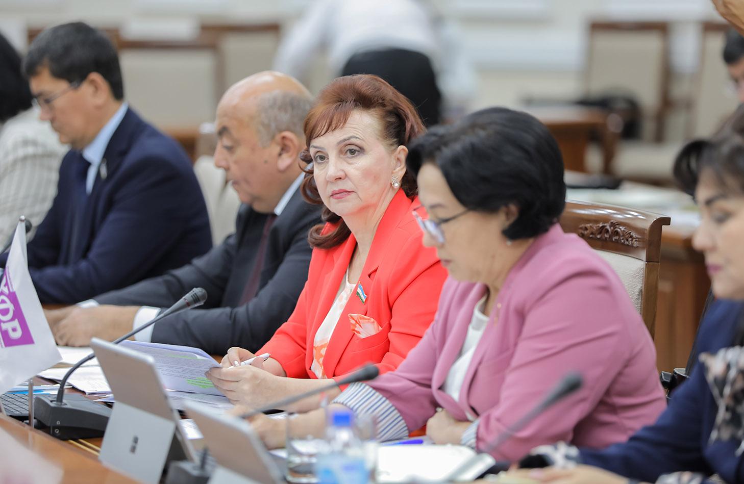 ЎзХДП фракцияси ҳукумат ҳисоботини атрофлича муҳокама қилди