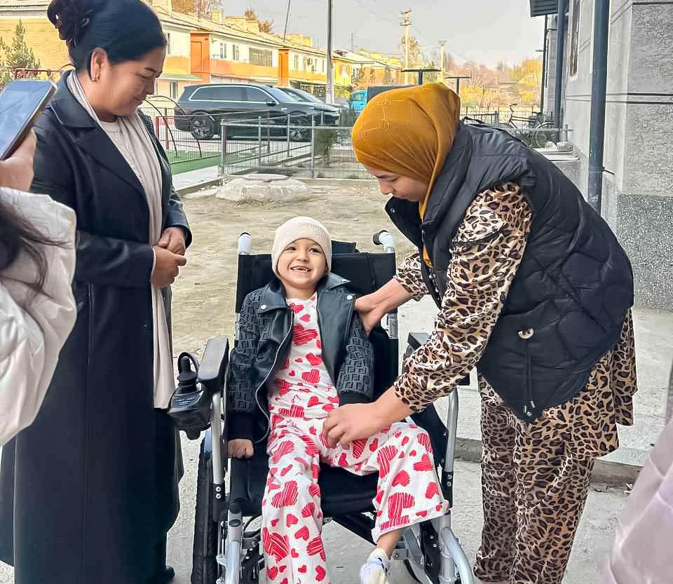 Депутат ташаббуси билан 9 нафар ногиронлиги бўлган болаларга электрон аравачалар ҳадя этилди