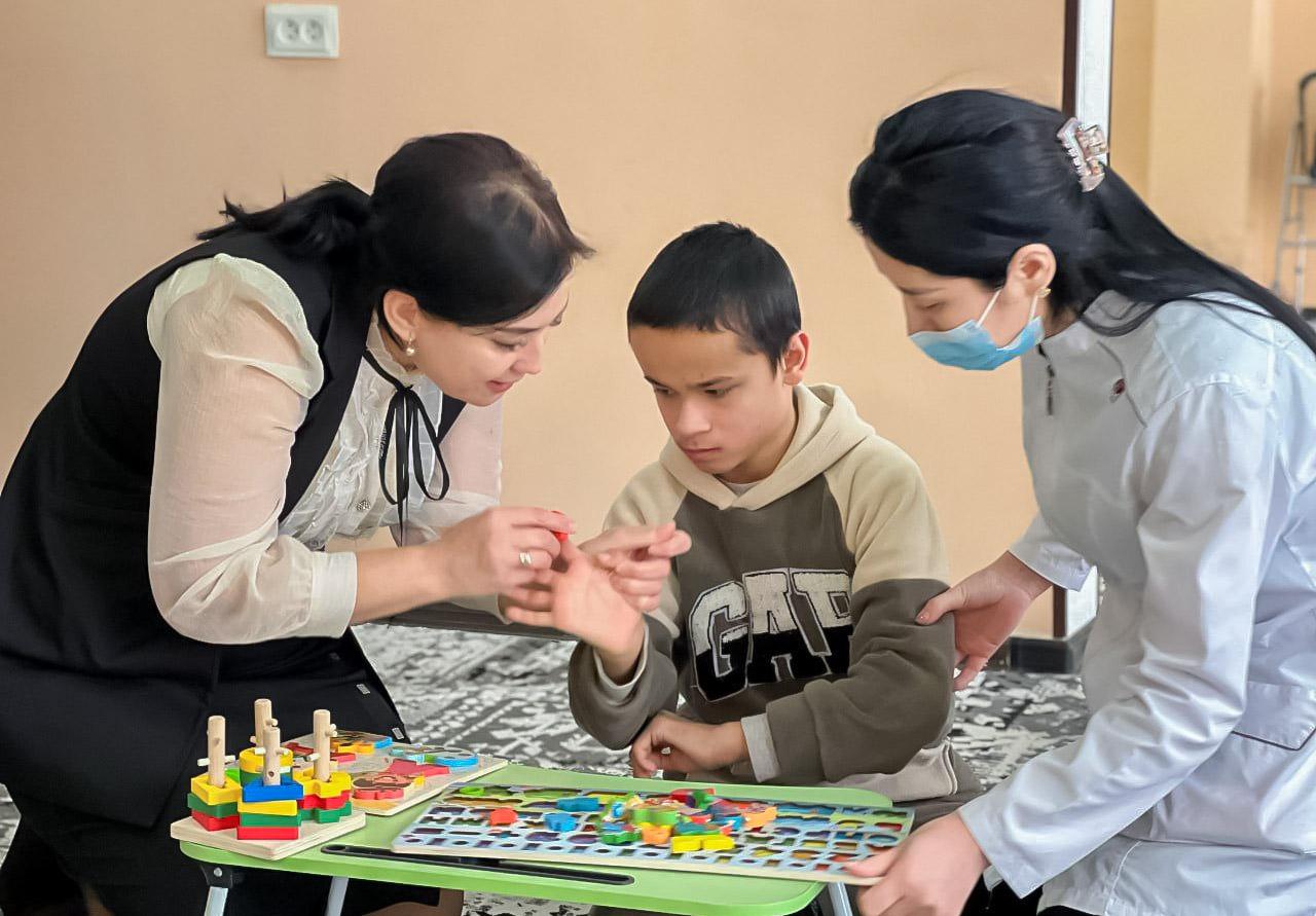 Beruniydagi imkoniyati cheklangan bolalarga mo‘ljallangan kunduzgi parvarish maskani o‘rganildi