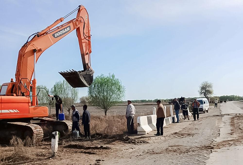 Депутат кўмаги билан аҳолининг экин майдонлари оқава сув билан таъминланди