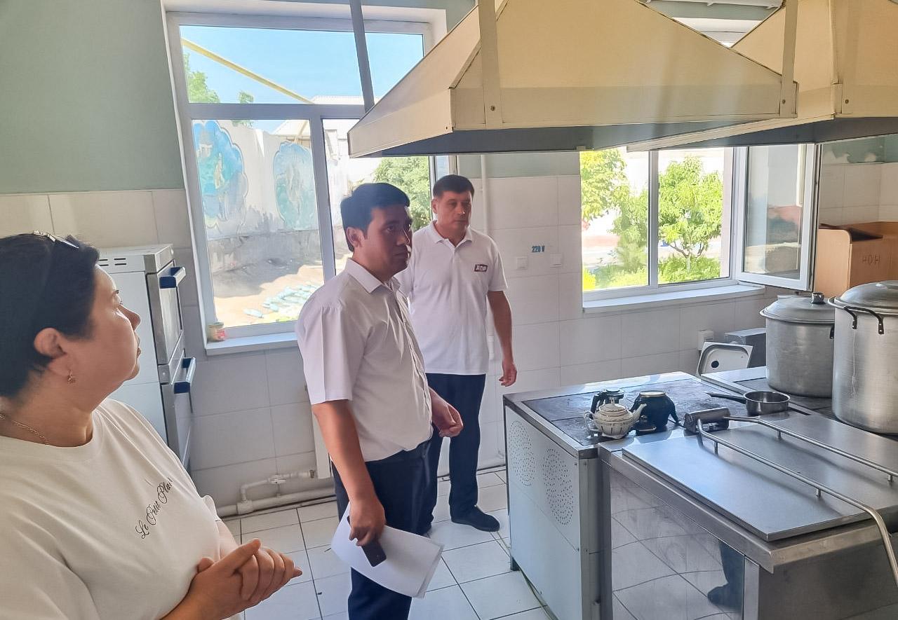 Deputat “bolalar bog‘chasi”da oziq-ovqat xavfsizligiga rioya etilish holatini o‘rgandi