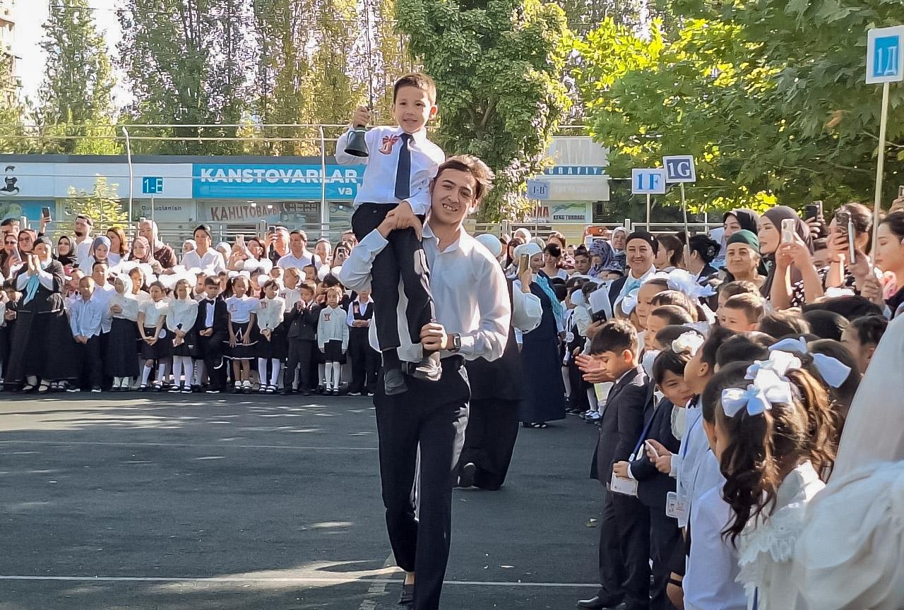 Qadrli ustozlar, aziz o‘quvchi-yoshlar yangi o‘quv yili ulkan yutuqlarga boy bo‘lsin!