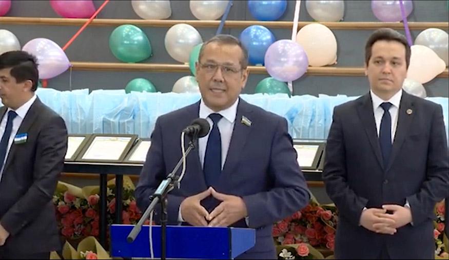 ЎзХДП фракцияси раҳбари Улуғбек Иноятов фидокор устозларга миннатдорлик билдирди (видео)