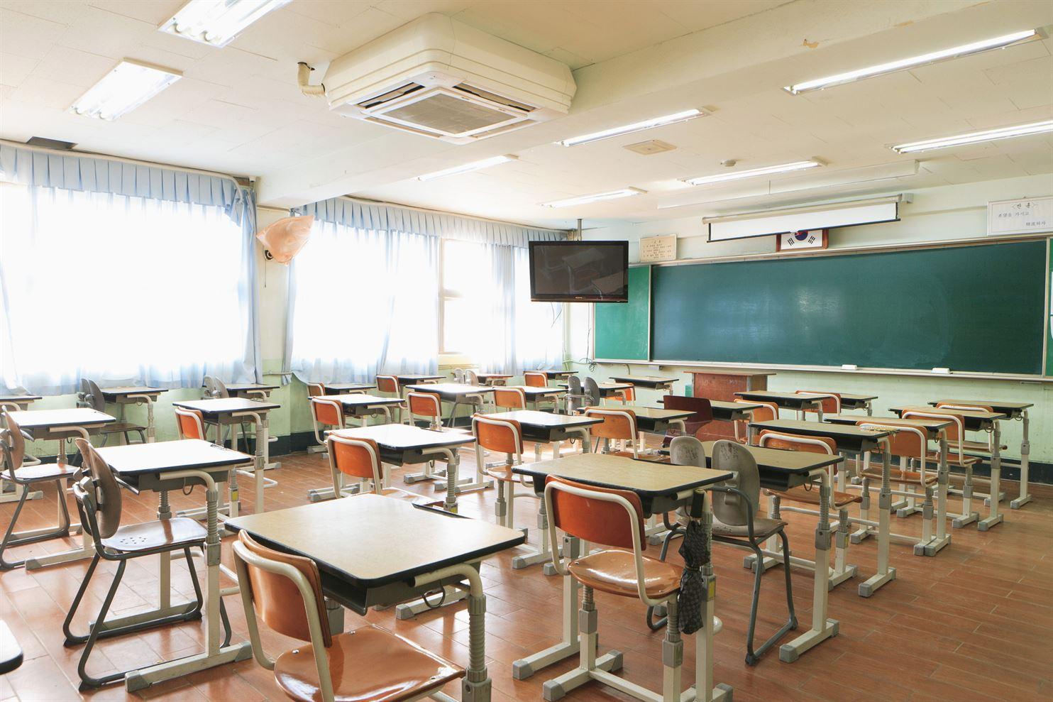 Депутатлар мактаблар очилиши бўйича қарор қабул қилишда масъулиятдан қочаётгани ҳақидаги гаплар асоссиз