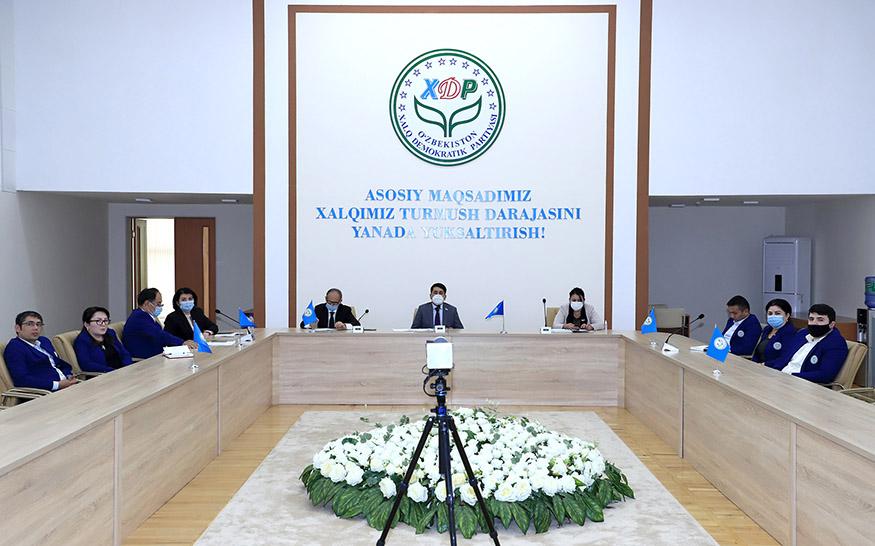 ЎзХДП фракцияси ташаббуси билан Маҳалла ва оилани қўллаб-қувватлаш вазирининг ахбороти эшитилди