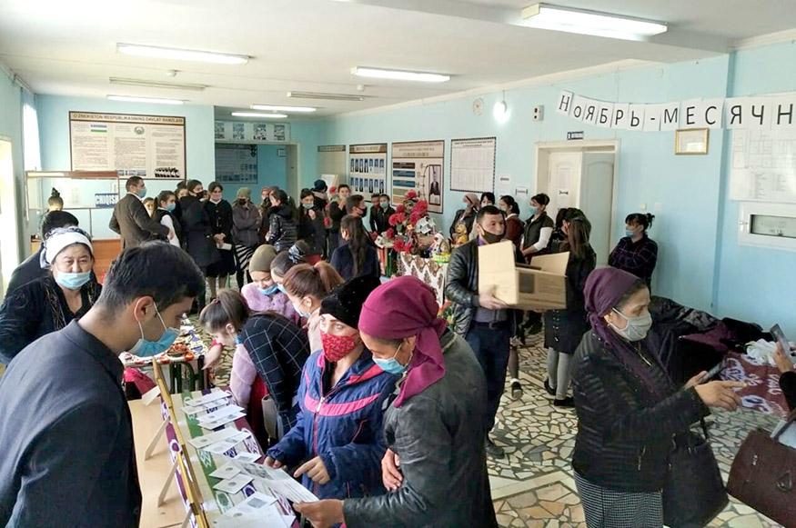 Хонқадаги “Амударё” қишлоғининг аёлларига ёрдам берилди