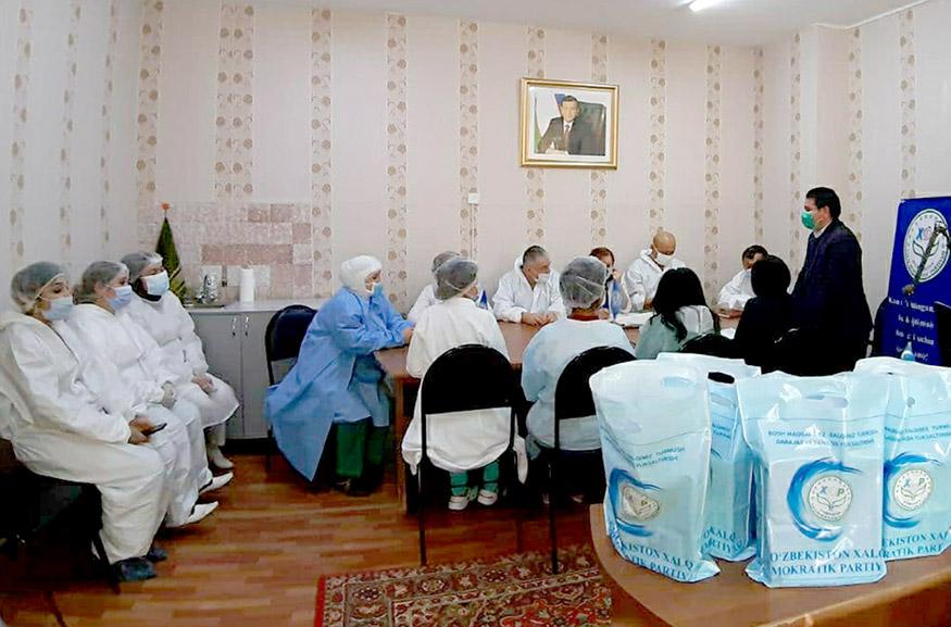 Тиббиёт ходимлари меҳнати эътироф этилди