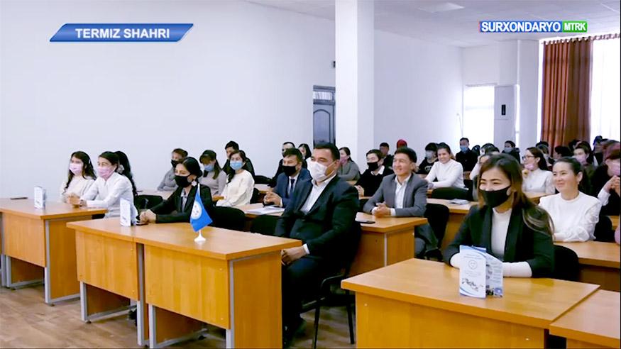 “Yangi O‘zbekistonni bilimli va bunyodkor yoshlarimiz bilan birgalikda barpo etamiz” mavzusida davra suhbati(video)