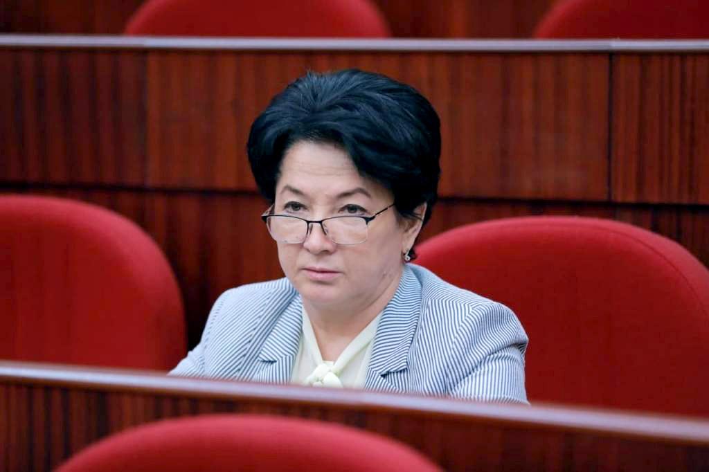 Ijtimoiy tarmoqlarda vaksinadan keyin vafot etgani aytilayotgan yigit bo‘yicha deputat munosabat bildirdi