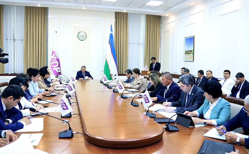 Давлат бюджети ва давлат мақсадли жамғармалари бюджетларининг биринчи ярим йилликдаги ижроси муҳокама қилинди