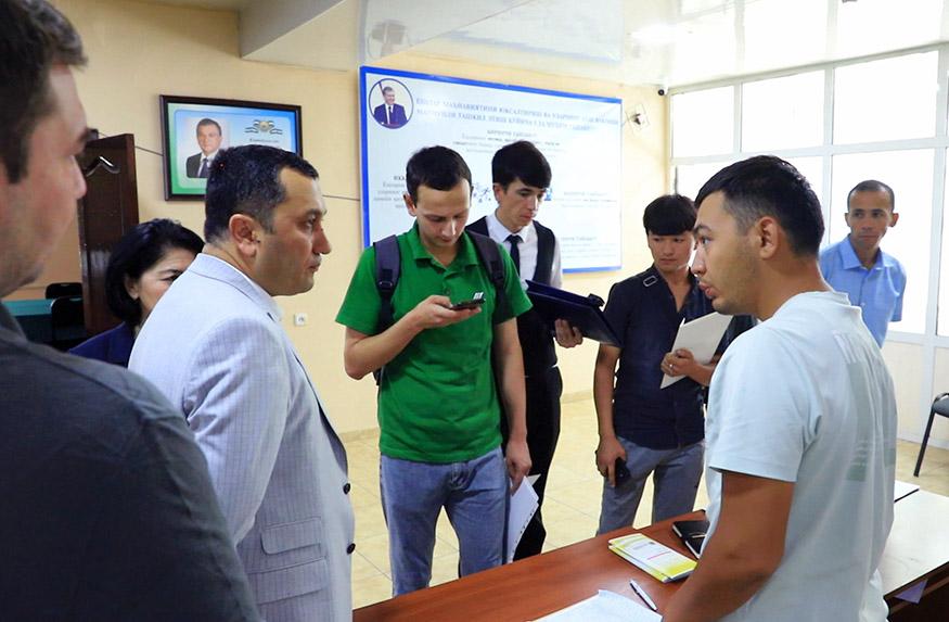 Ўзбекистон Халқ деморатик партияси депутатлари талабалар турар жойларини ўрганмоқда