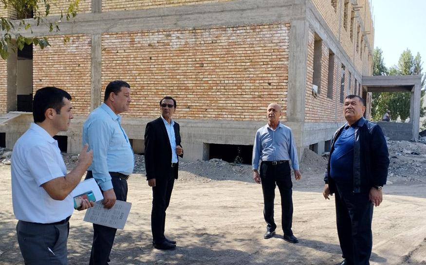 Депутатлар талабалар турар жойларини ўрганмоқда