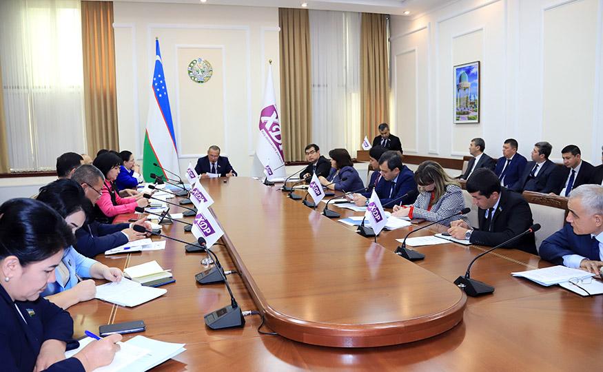 ЎзХДП фракцияси ҳукумат аъзоларига қандай эътироз билдирди?