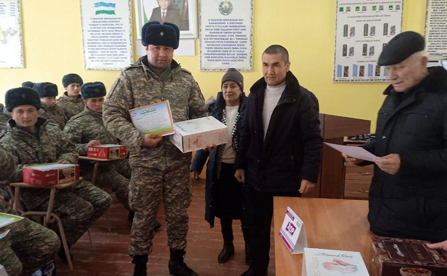 Harbiylar sharaflandi