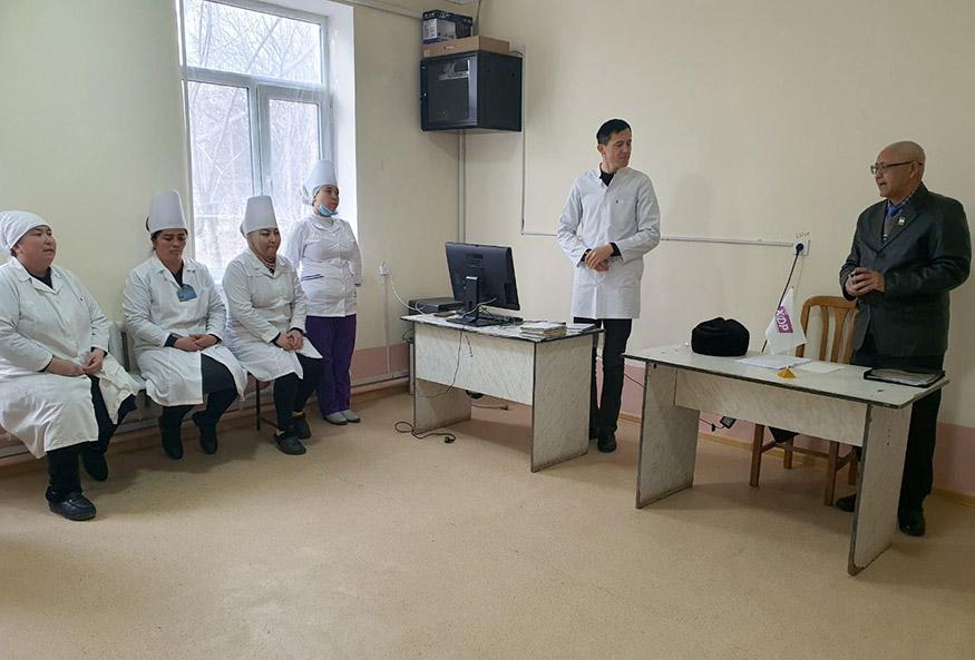 Тиббиётдаги ислоҳотлар ижроси ўрганилди