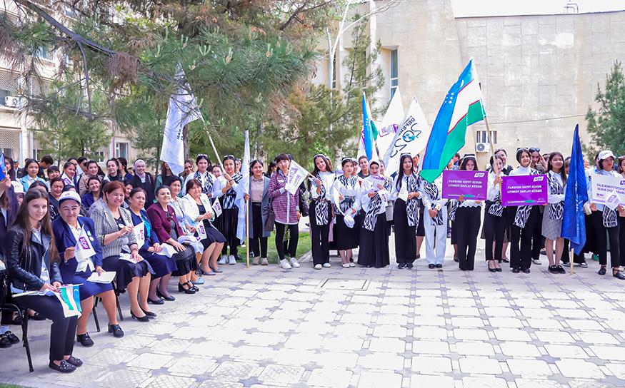 Ochiq osmon ostida. Navoiylik yoshlar yangilanayotgan Konstitutsiyani qo‘llab-quvvatlamoqda