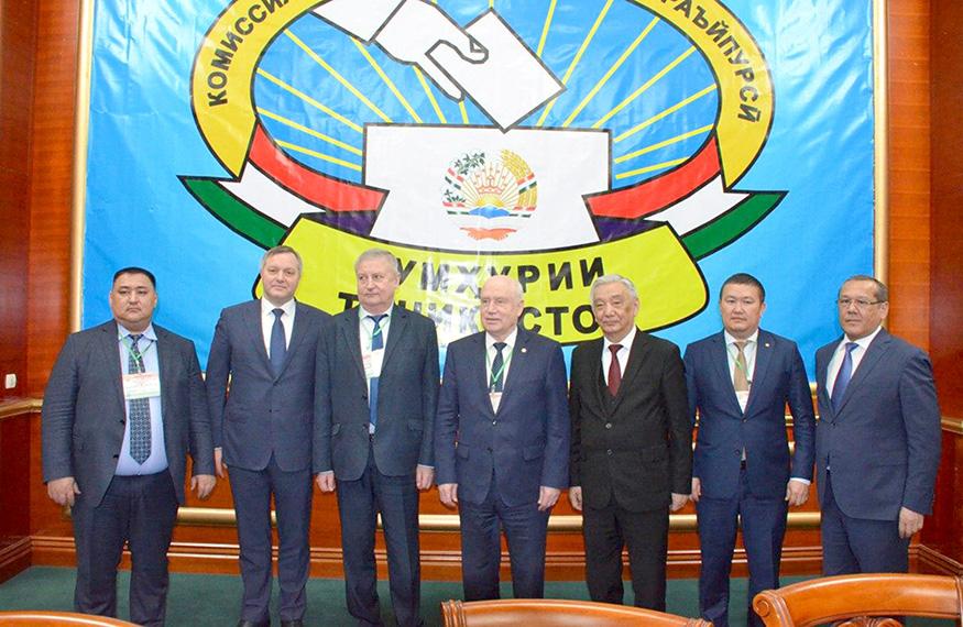 Улуғбек Иноятов Тожикистондаги парламент сайловини кузатди