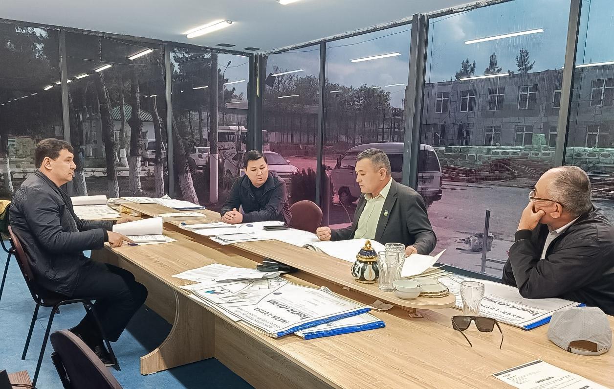 Жиззах шаҳрида инфратузилма лойиҳалари ижроси ўрганилди