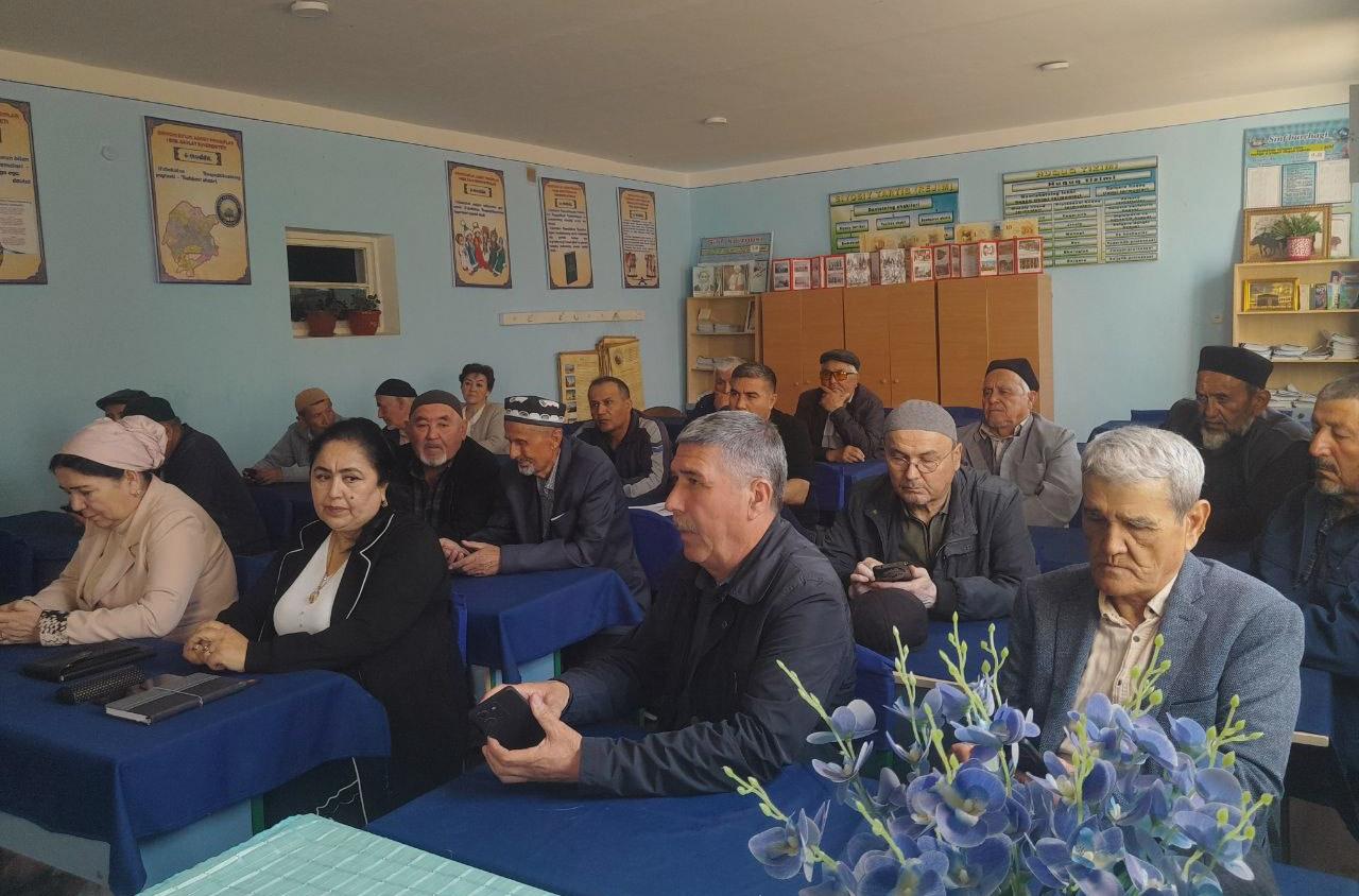 Маҳалла фаоллари депутатдан инфратузилмани яхшилашда ёрдам сўради