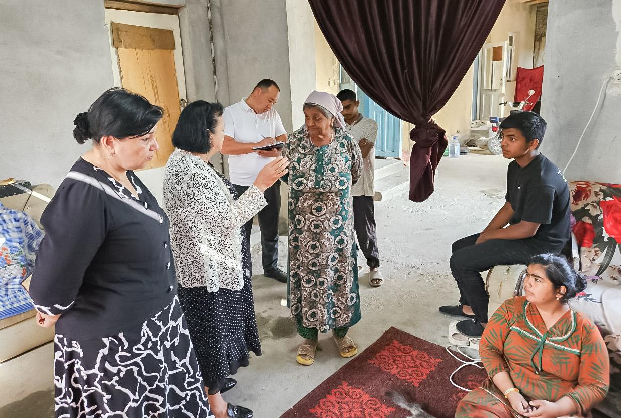 Deputat “Kambag‘allikdan farovonlik sari” dasturi ijrosini o‘rgandi