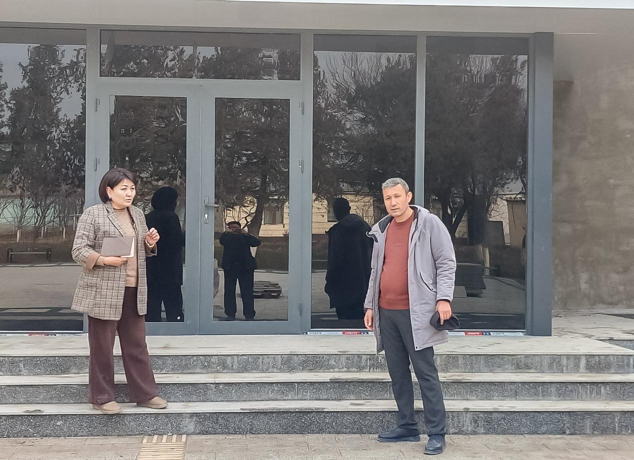 Deputat qurilish jarayoni va u yerdagi ishchilarga yaratilgan sharoitlar bilan tanishdi