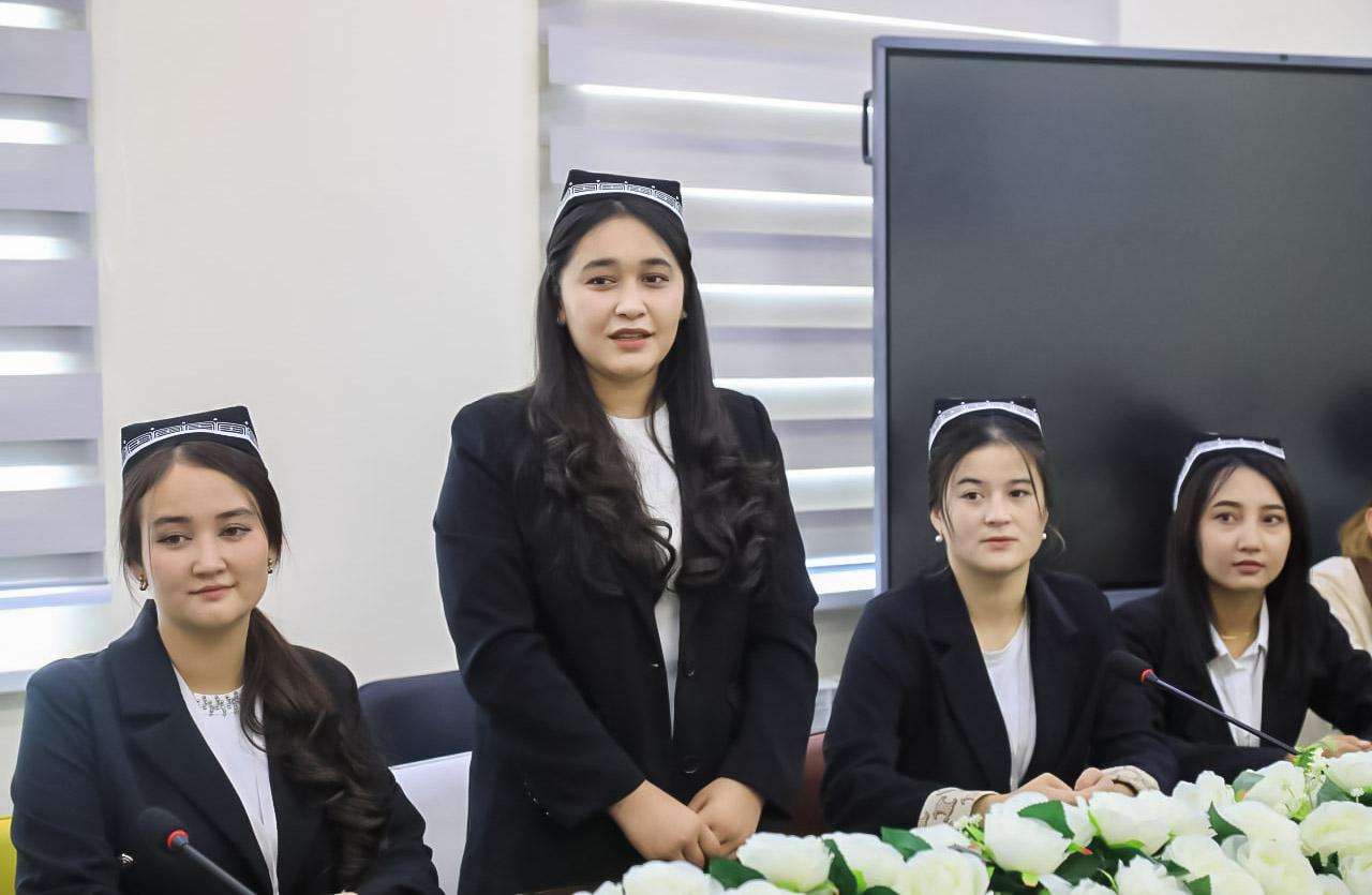 Termizda deputatlar yoshlar bilan uchrashdi