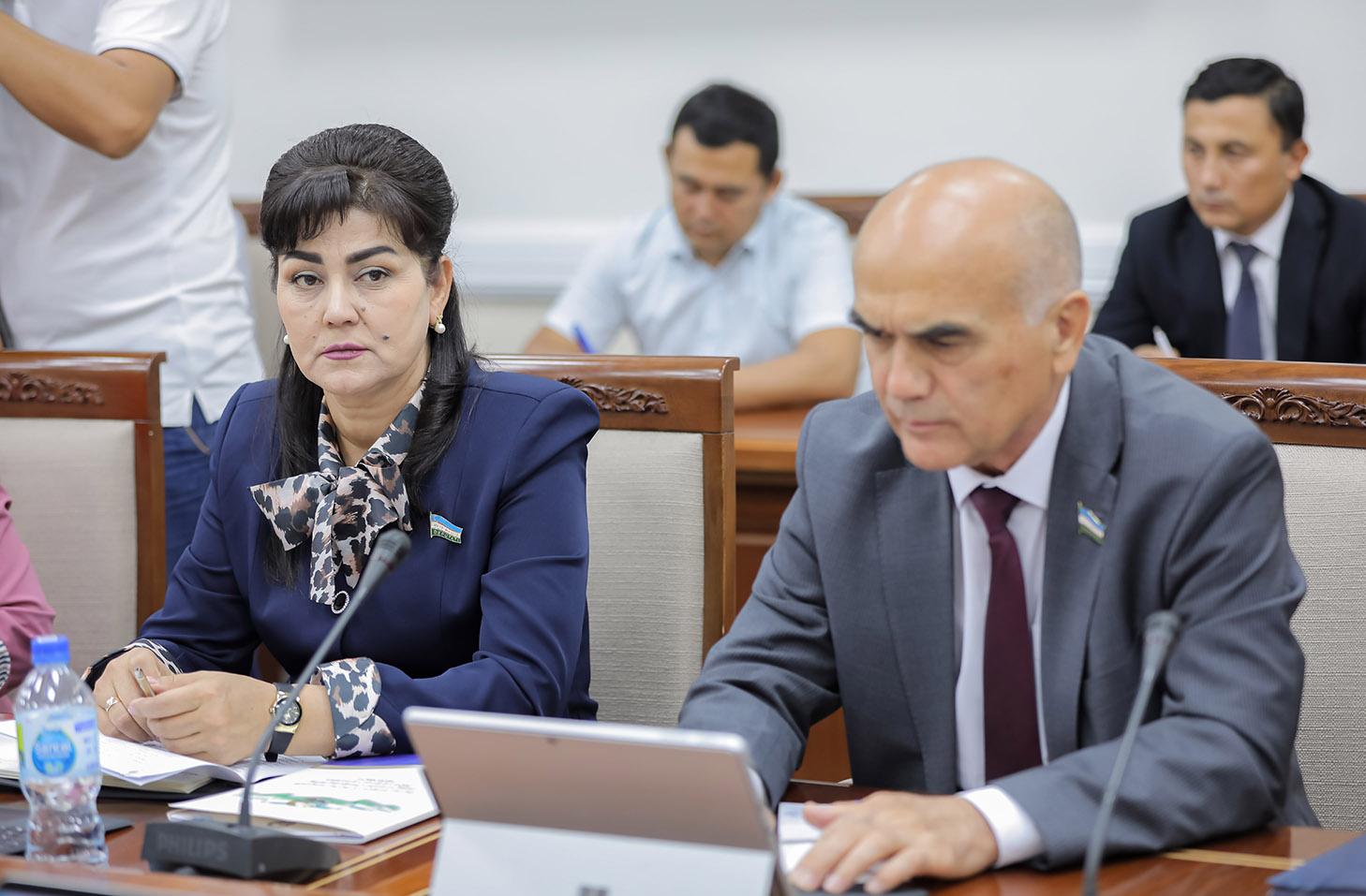 ЎзХДП фракцияси ҳукумат ҳисоботини атрофлича муҳокама қилди
