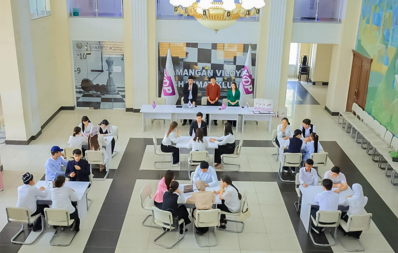 Ёшлар иштирокида сиёсий интеллектуал турнир ўтказилди