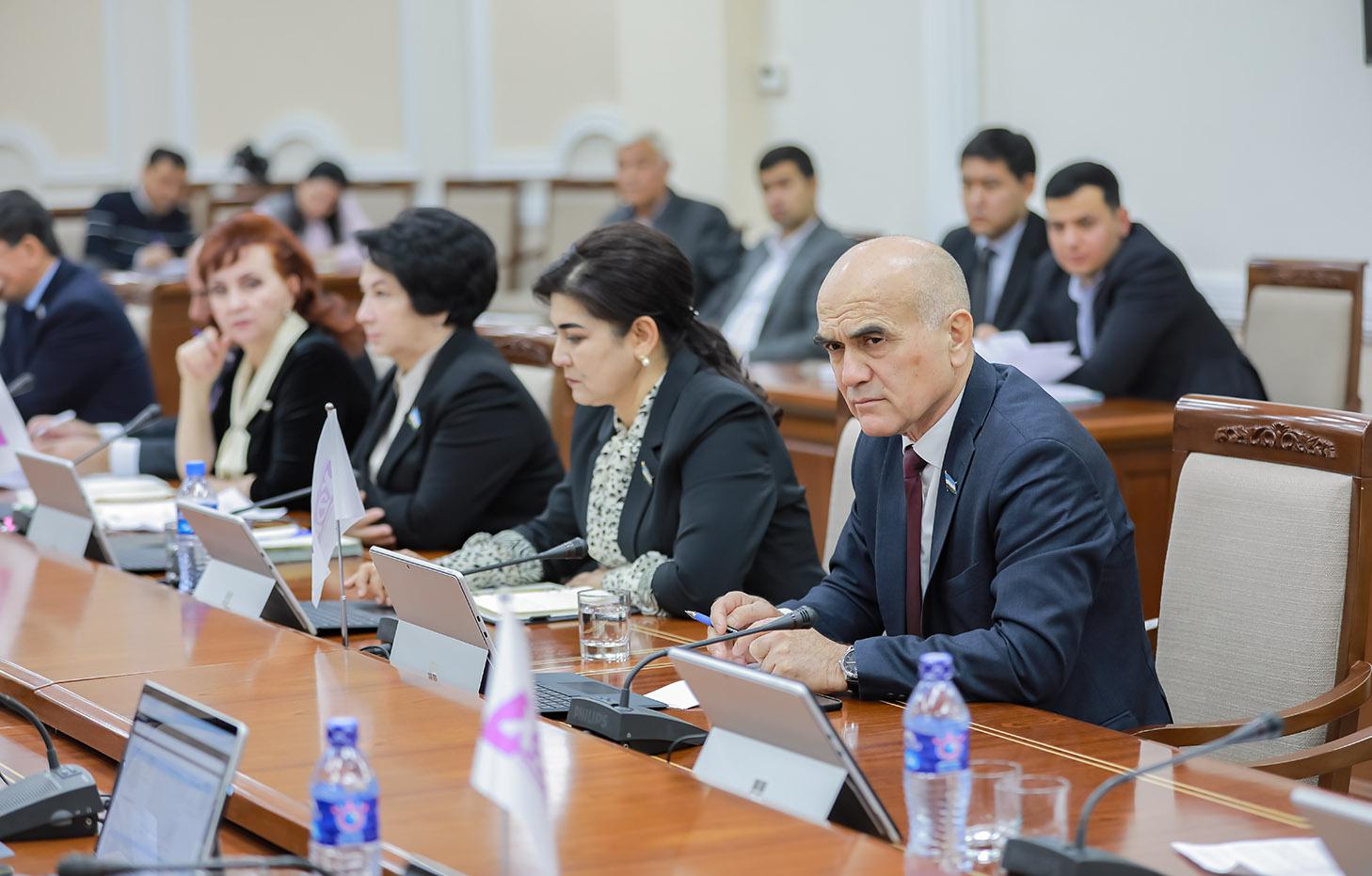 Qonun loyihalari tortishuvlar asosida ma’qullandi