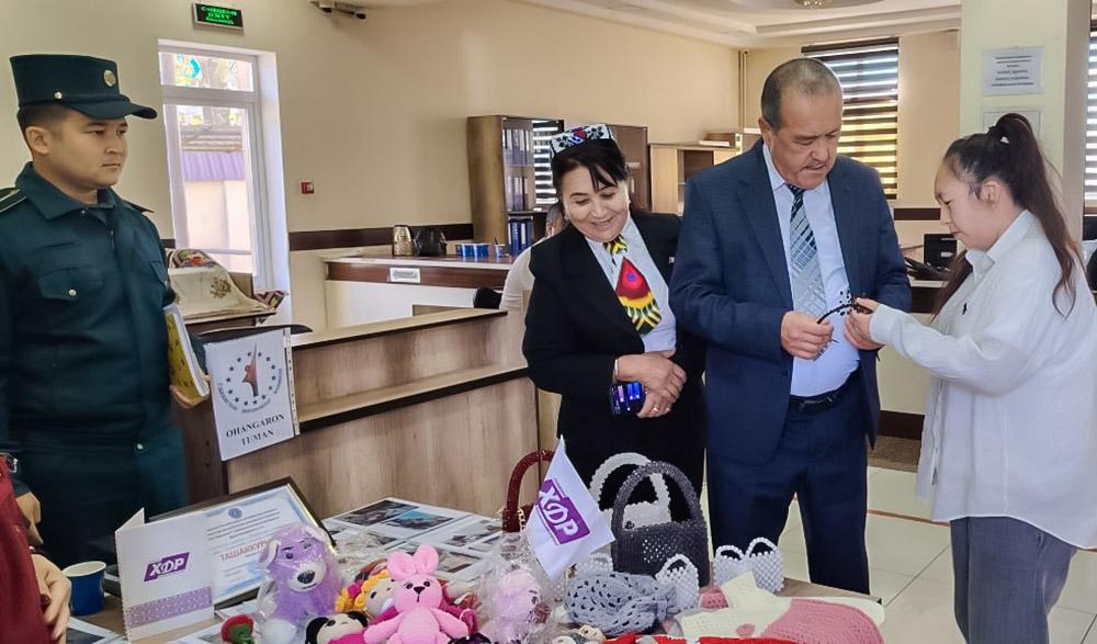 Ohangaron tumanida nogironligi bo‘lgan fuqarolar uchun mehnat yarmarkasi tashkil etildi