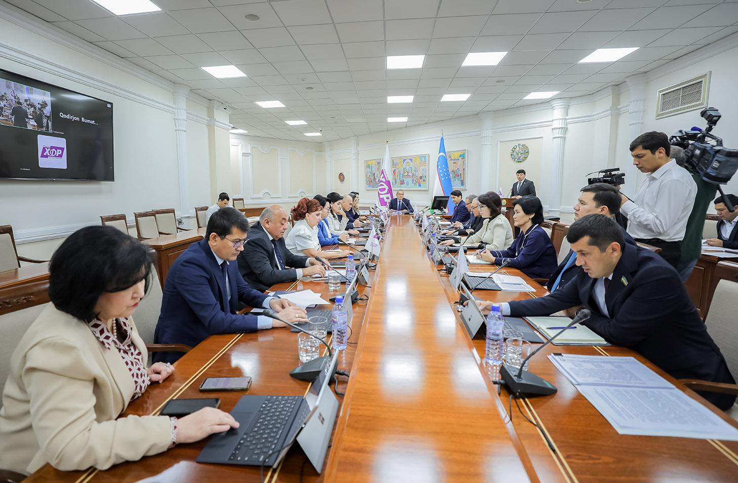 Қонун лойиҳалари партия позицияси асосида муҳокама қилинди