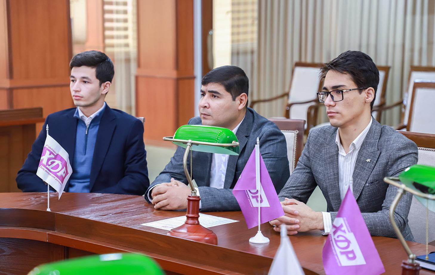 O‘quv-seminar. Deputatlar bir-biridan kuch olayapti