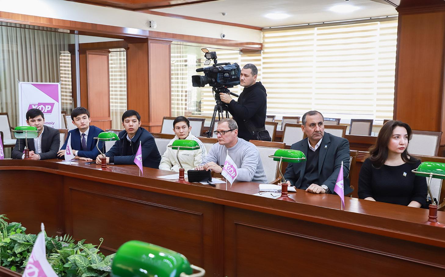 O‘quv-seminar. Deputatlar bir-biridan kuch olayapti