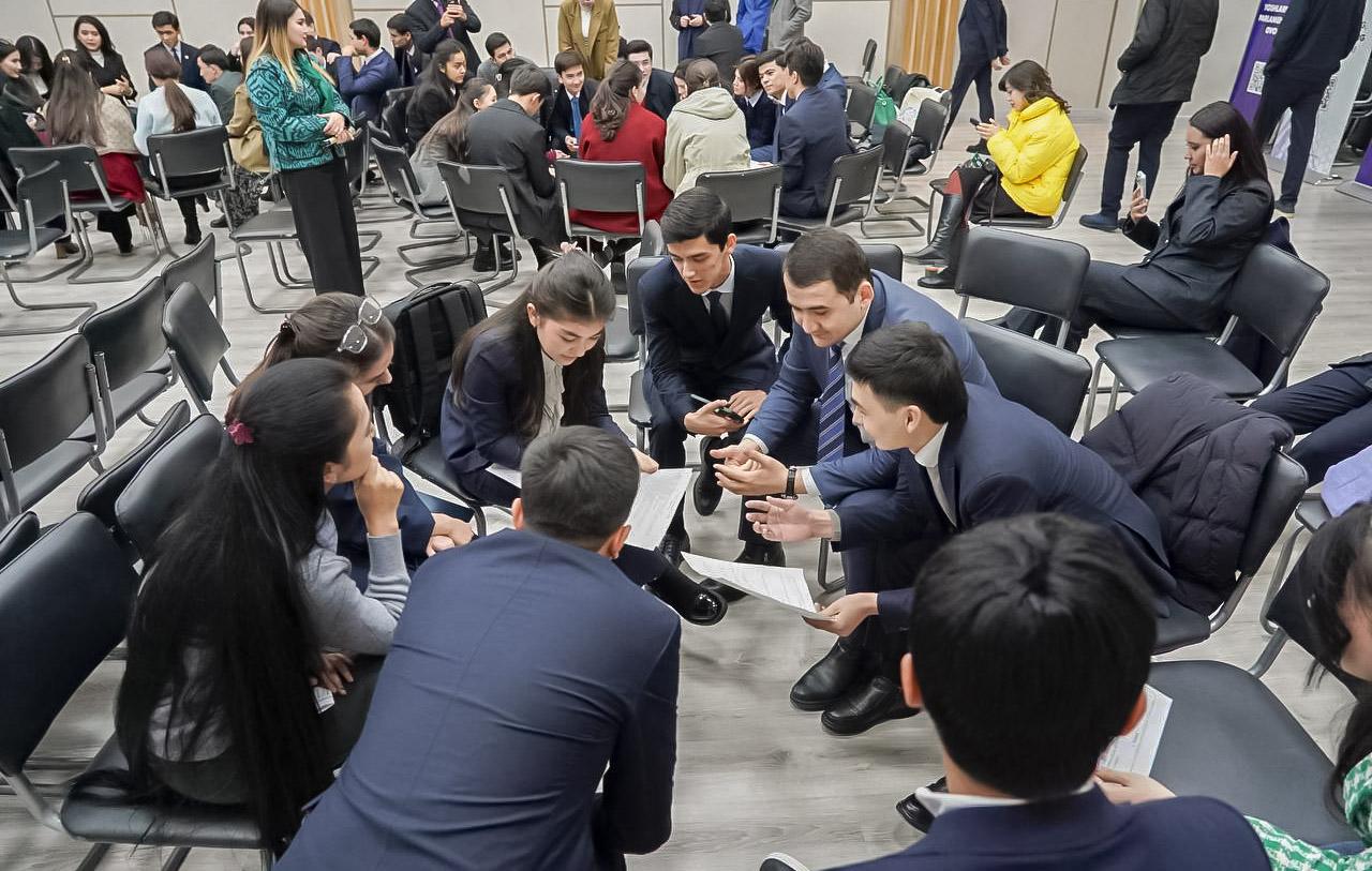 “Parlament maktabi” – yosh siyosatchilar uchun amaliy bilimlar makoni