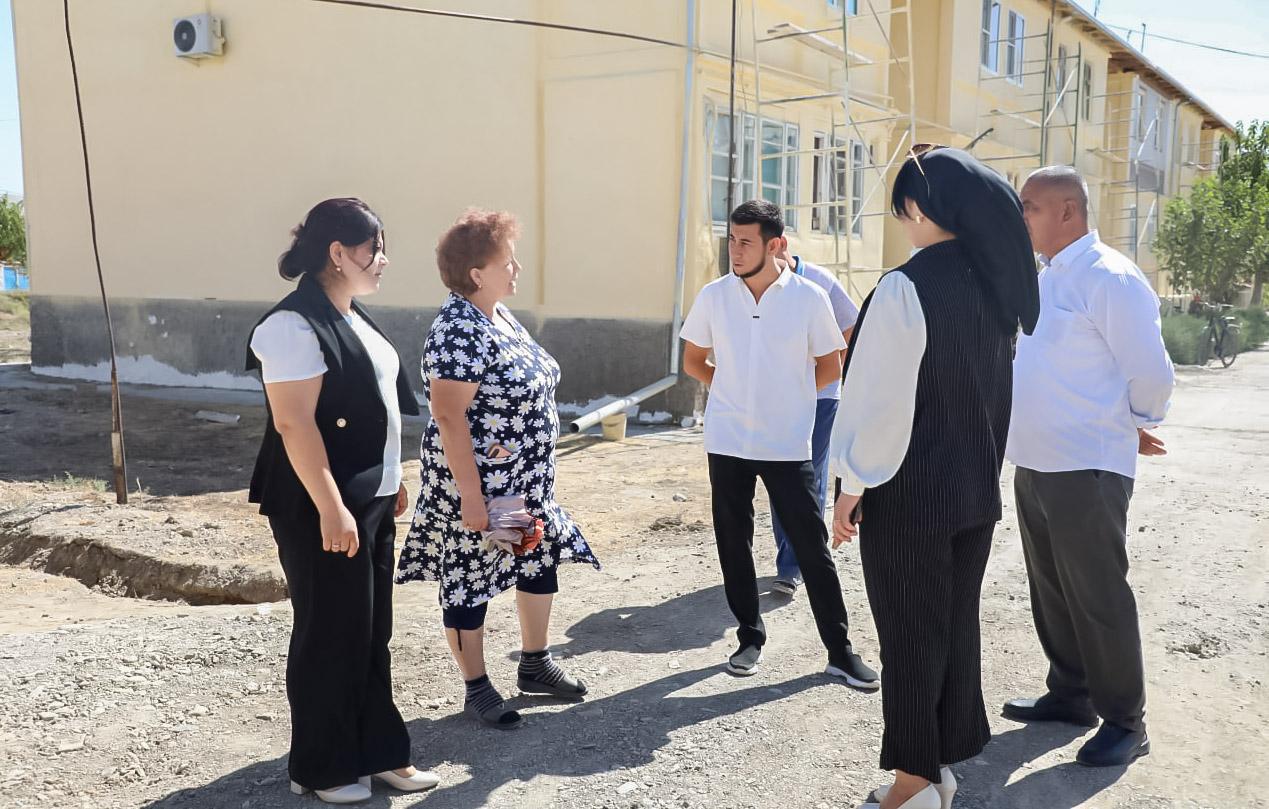 Deputatlar “Ko‘rkam diyor”dagi yangilanayotgan infratuzilmani ko‘zdan kechirdi