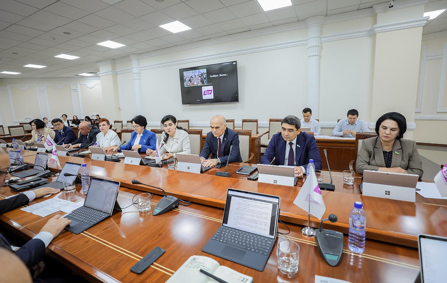 Қонун лойиҳалари партия позицияси асосида муҳокама қилинди