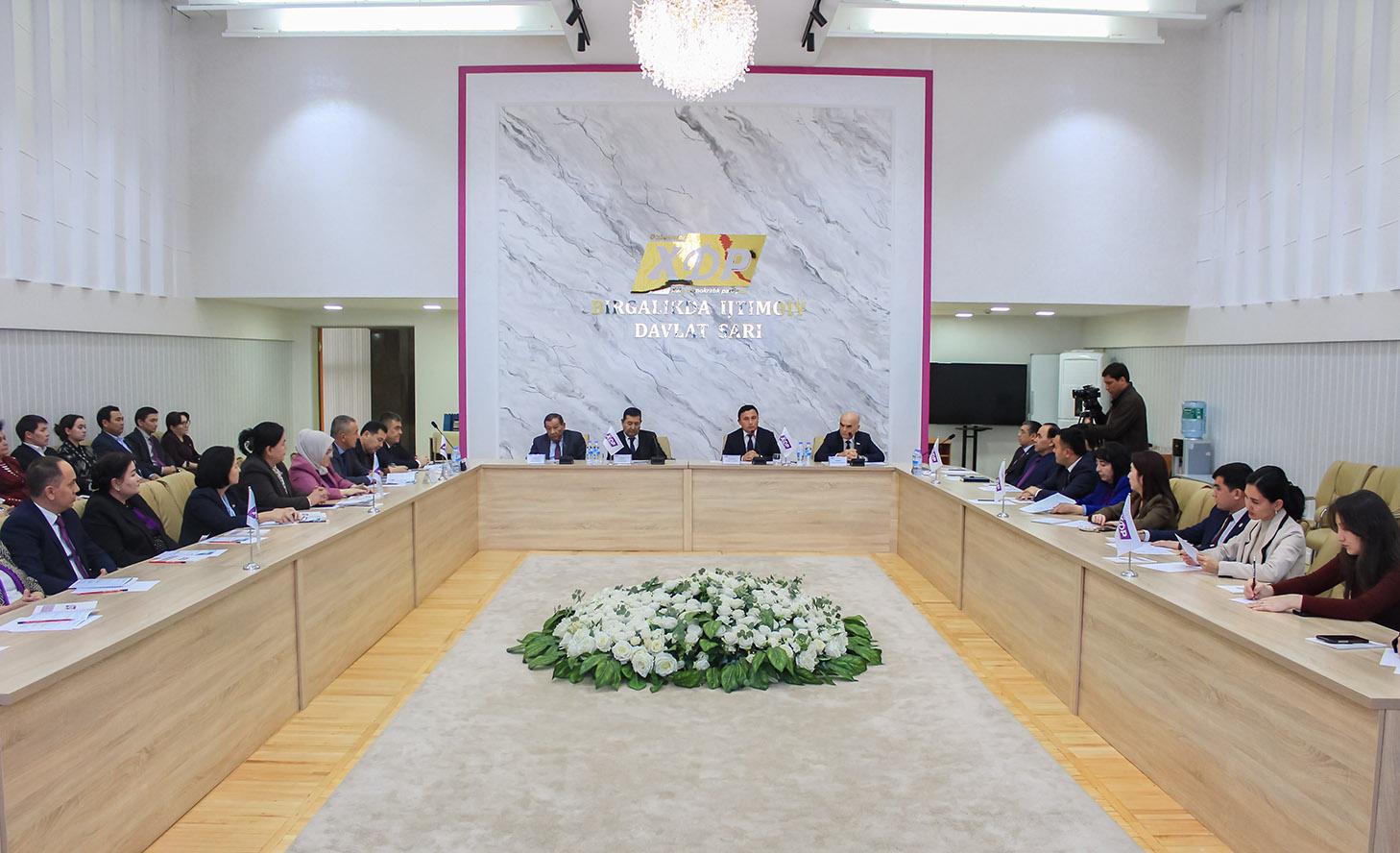 “Konstitutsiya va davlat tili” mavzusidagi ilmiy-amaliy anjumanda muhim takliflar bildirildi