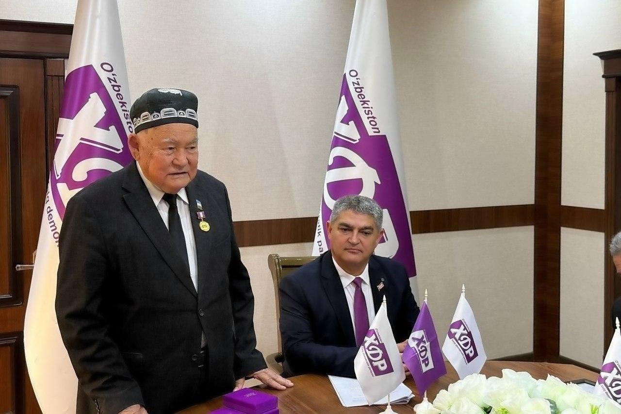 Ўзбекистон ХДП Сурхондарё вилоят кенгашида партиянинг 34 йиллиги муносабати билан тадбир ўтказилди