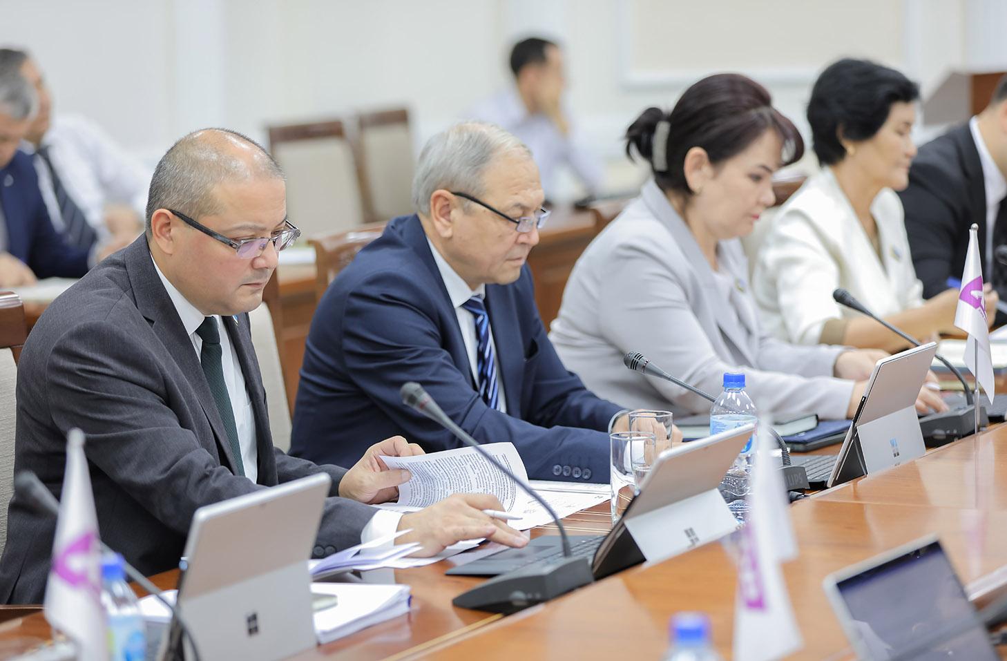 ЎзХДП фракцияси ҳукумат ҳисоботини атрофлича муҳокама қилди