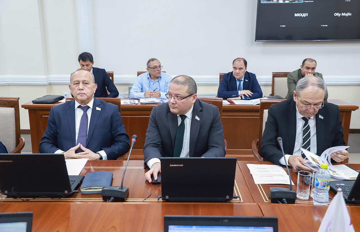 O‘zbekiston XDP fraksiyasi ishlamaydigan va havolaki normalarga e’tiroz bildirdi