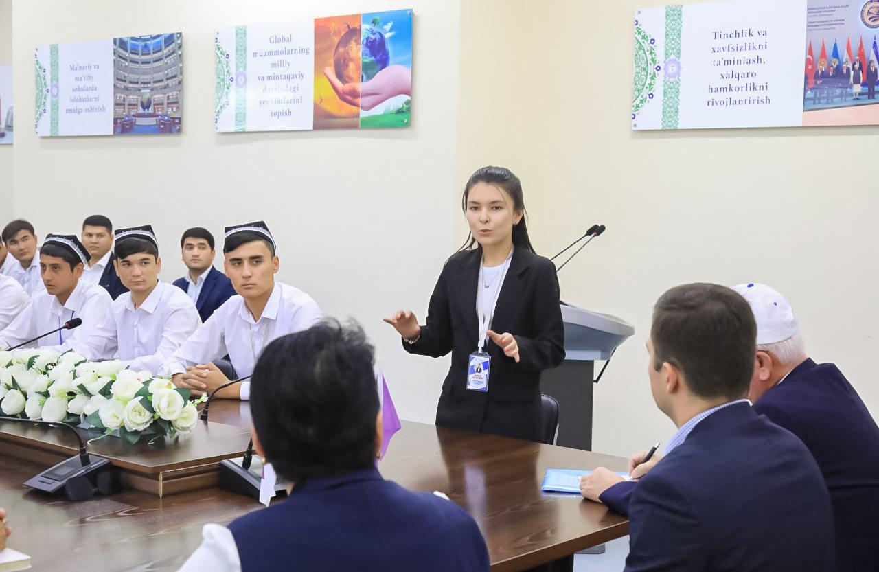 Termizda deputatlar yoshlar bilan uchrashdi