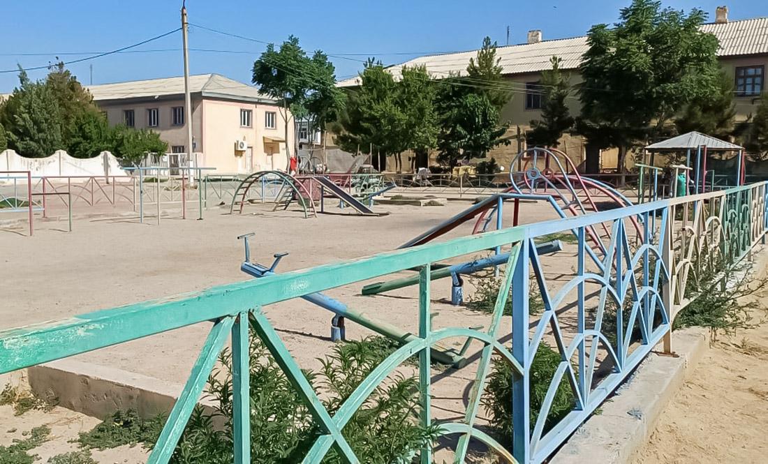Кўп қаватли уйлар атрофида болаларга яратилган инфратузилма ҳолати ўрганилди