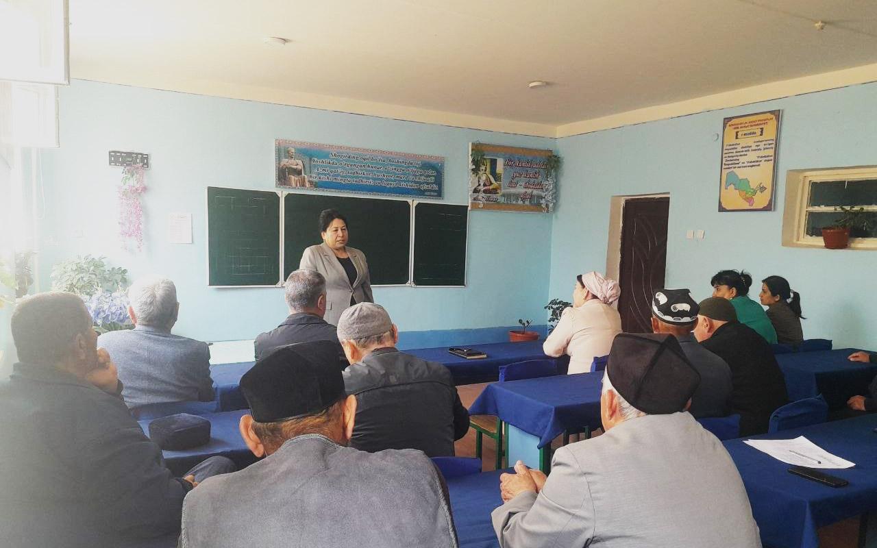 Маҳалла фаоллари депутатдан инфратузилмани яхшилашда ёрдам сўради