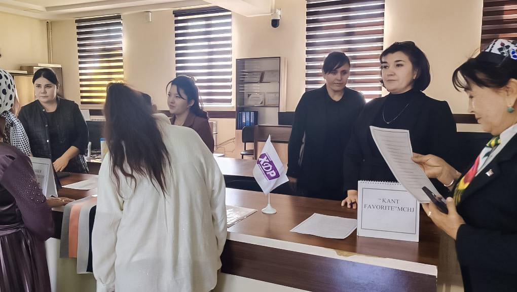 Ohangaron tumanida nogironligi bo‘lgan fuqarolar uchun mehnat yarmarkasi tashkil etildi