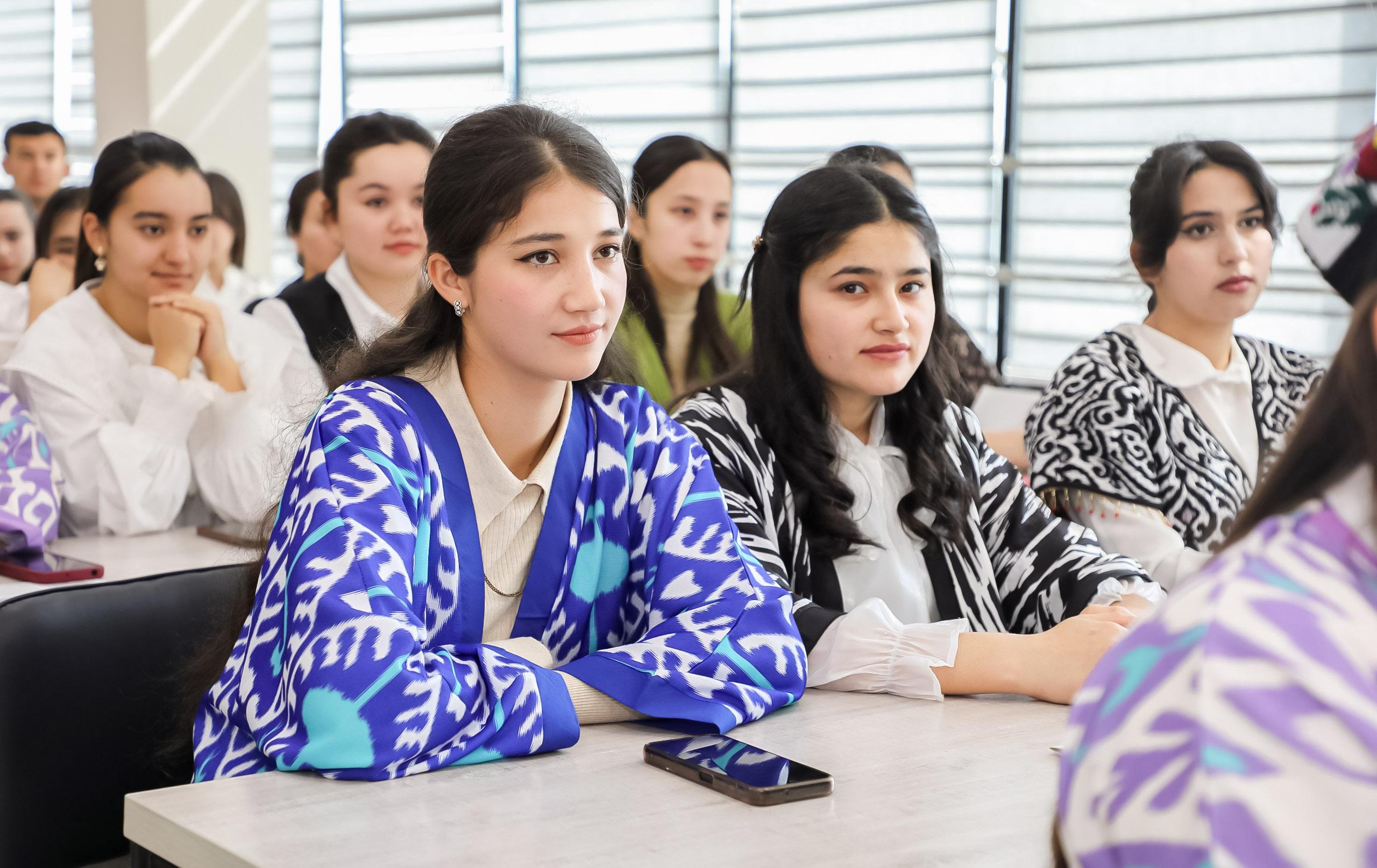 Senatorimiz yoshlar bilan uchrashuv o‘tkazdi