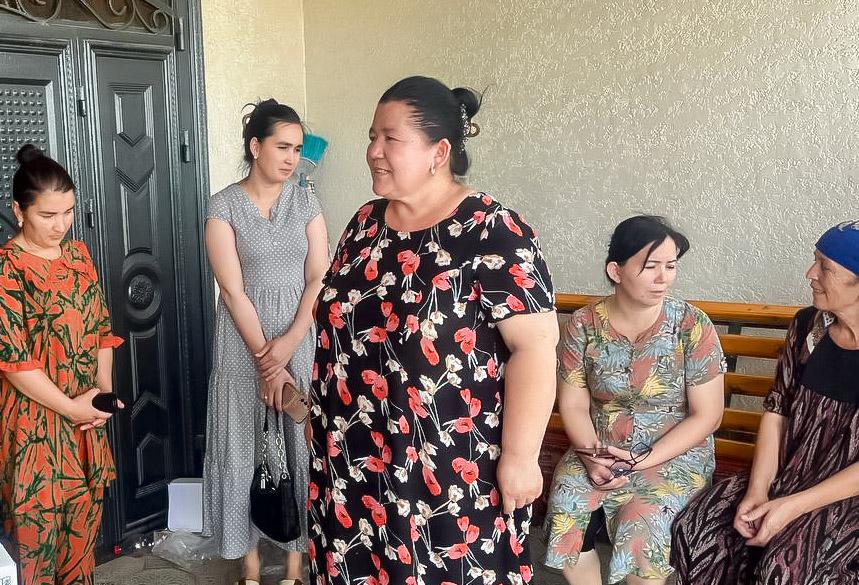 Deputat mahallada muloqot o‘tkazib, xotin-qizlar murojaatlarni qabul qildi
