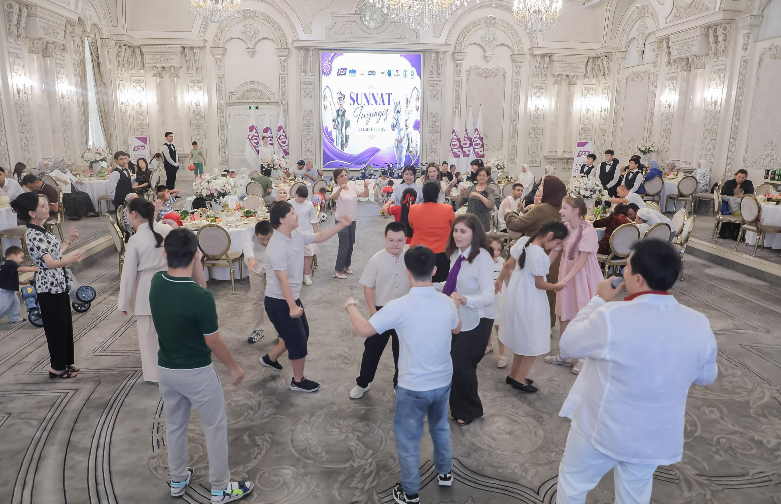 Yakkasaroy tumanida ehtiyojmand oilalarning farzandlari uchun o‘tkazilgan sunnat to‘yidan fotolavha